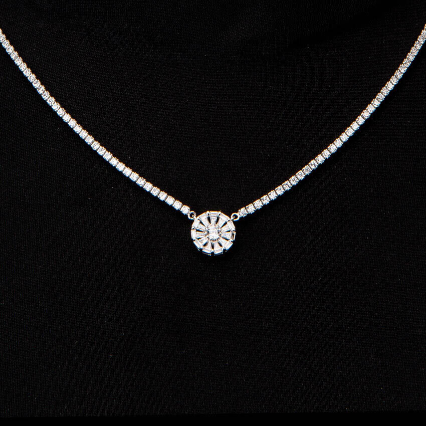 Chic Ad Hoc Collana girocollo fiore zirconi brillanti