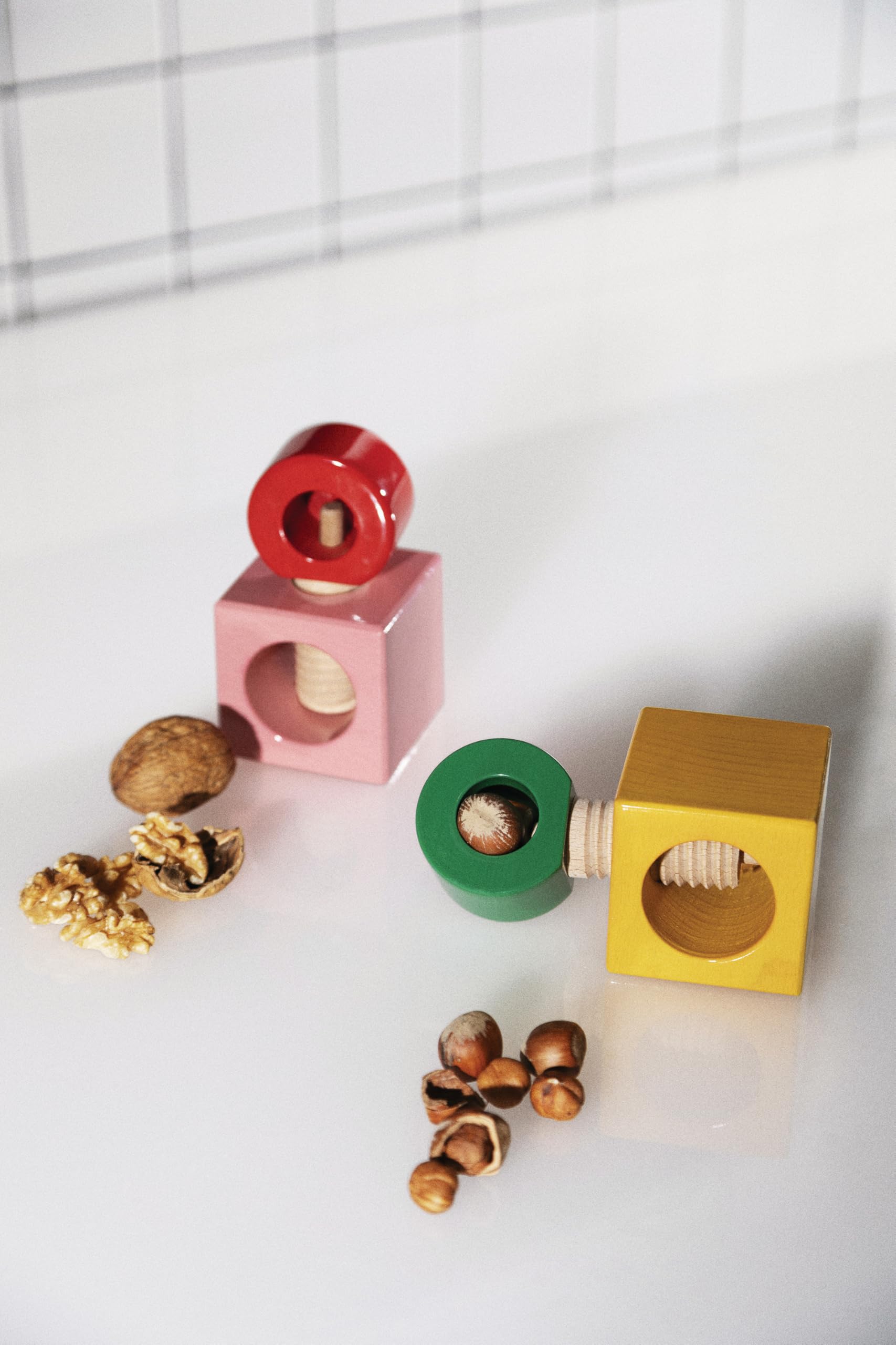 Alessi Twergi ES20 2 schiaccianoci legno rosa rosso