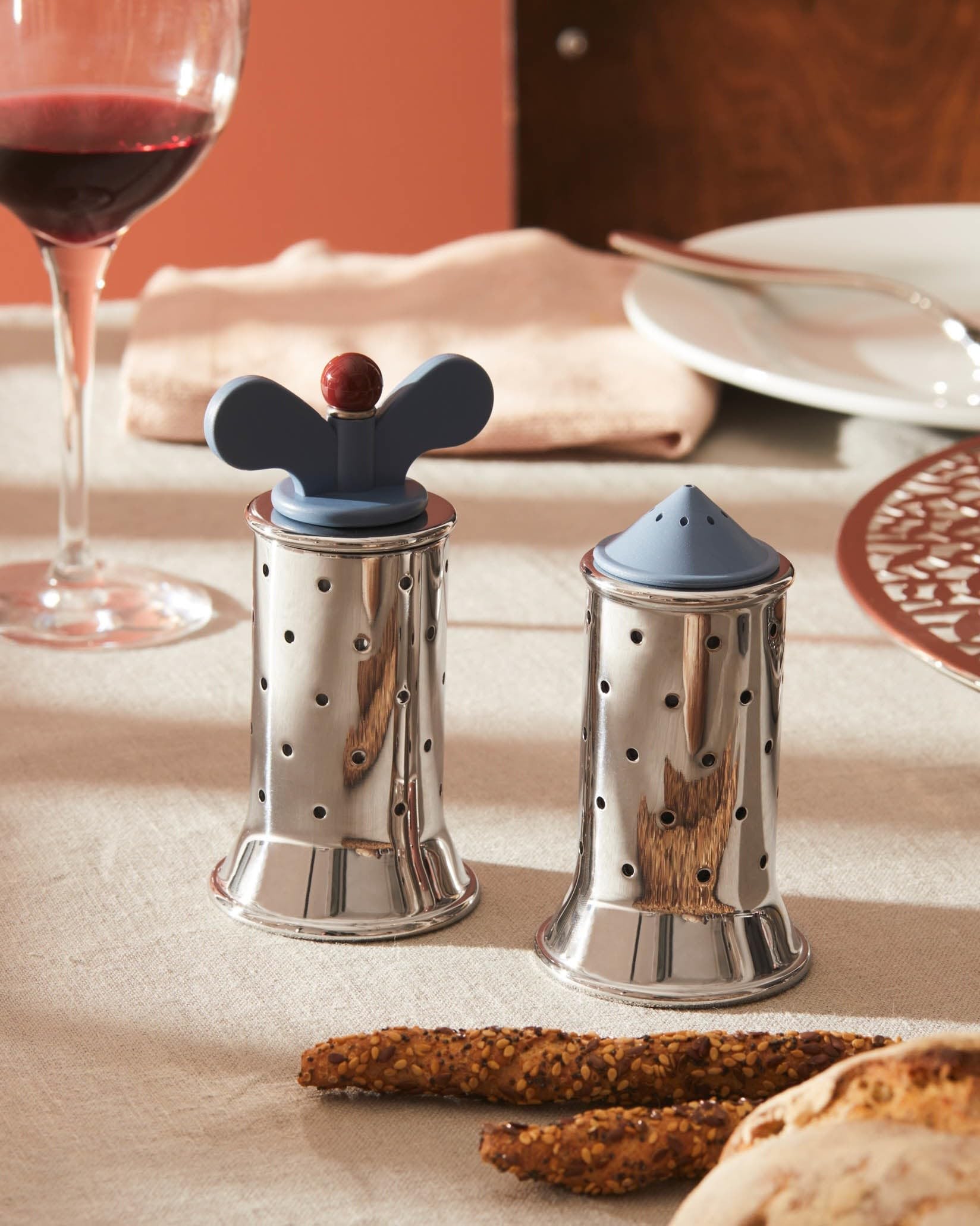 Alessi MGSAL B spargisale acciaio nero 6,3 cm