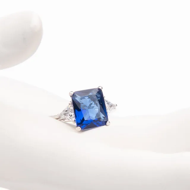 Chic Ad Hoc Anelli Anello argento pietra rettangolare blu zaffiro
