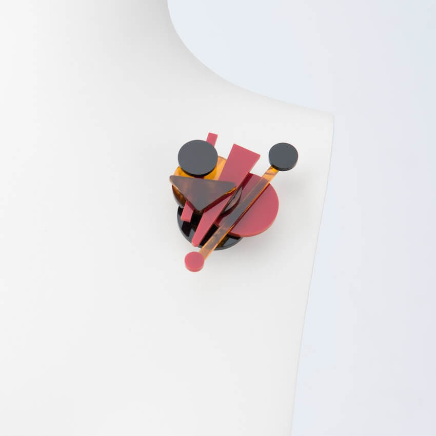 Chic Ad Hoc Spille spilla design rosso nero ambra