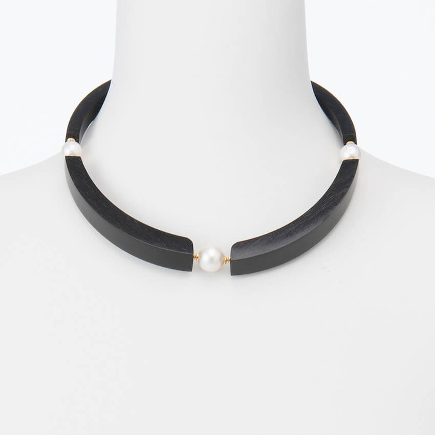 Chic Ad Hoc Collane Girocollo legno ebano e perle