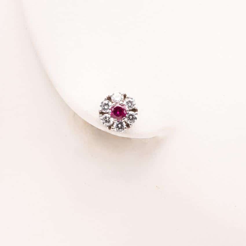 Chic Ad Hoc Orecchini punto luce fiore zirconia rossa
