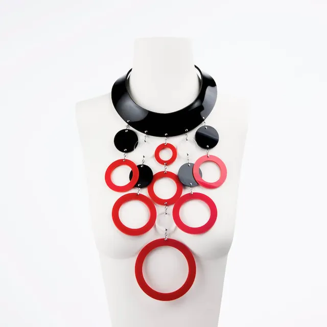 Chic Ad Hoc Cleopatra girocollo plexiglass anelli nero rosso