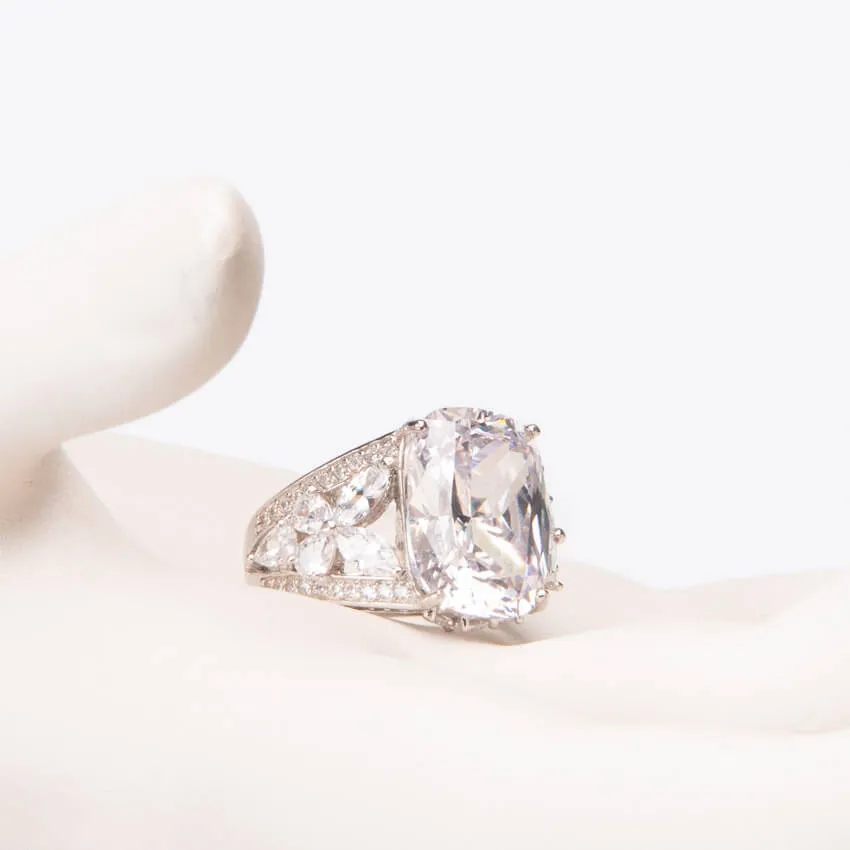 Chic Ad Hoc Anello Cocktail Smeraldo Marquise