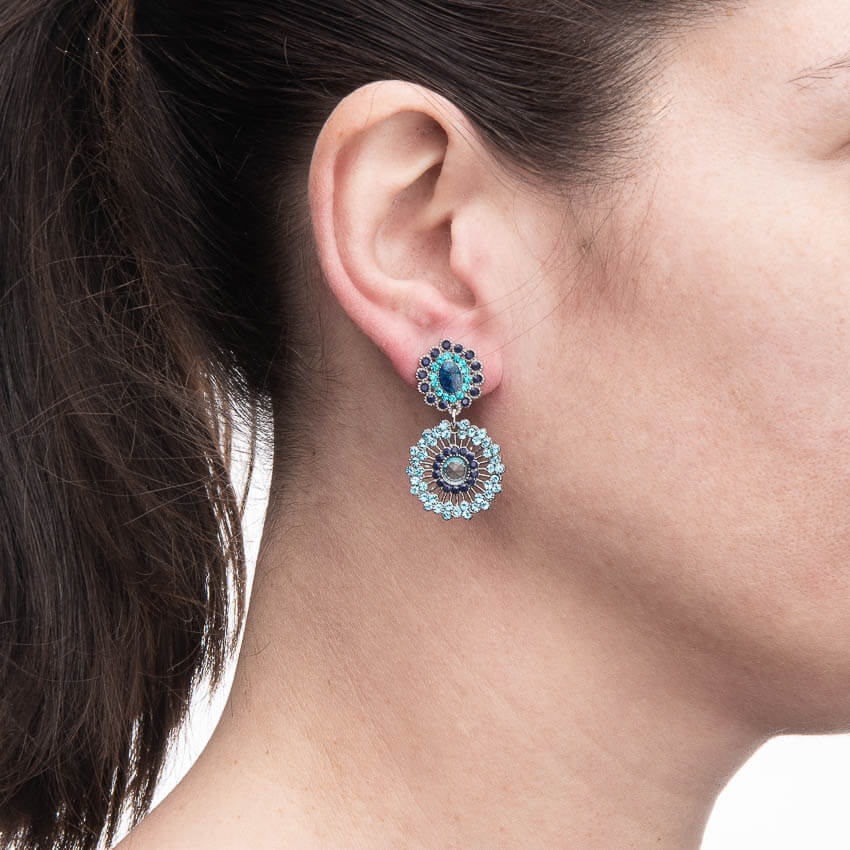 Chic Ad Hoc Orecchini perno pendenti ricamo blu azzurro