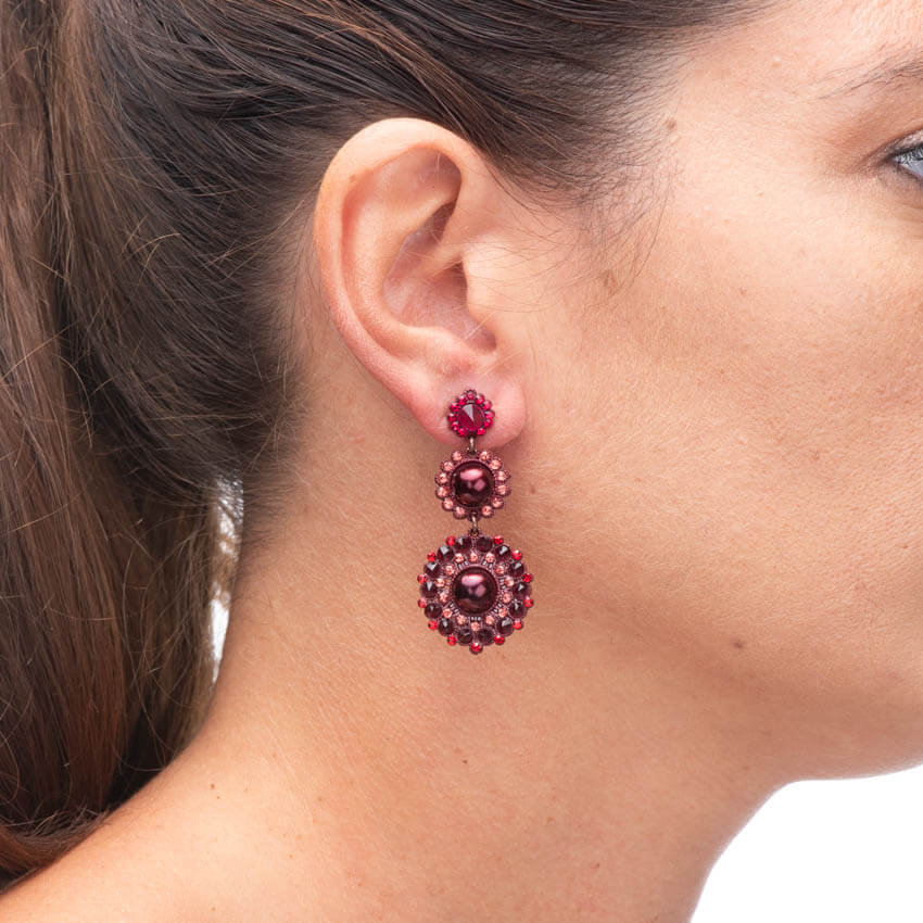 Chic Ad Hoc Orecchini Pendenti Fiore Cristalli Rosso Bordeaux