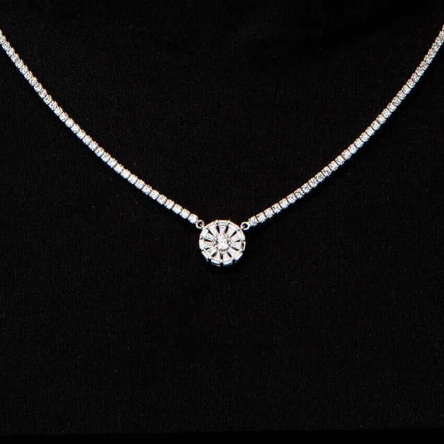 Chic Ad Hoc Collana girocollo fiore zirconi brillanti