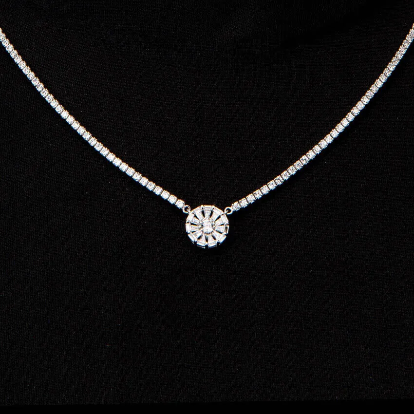 Chic Ad Hoc Collana girocollo fiore zirconi brillanti