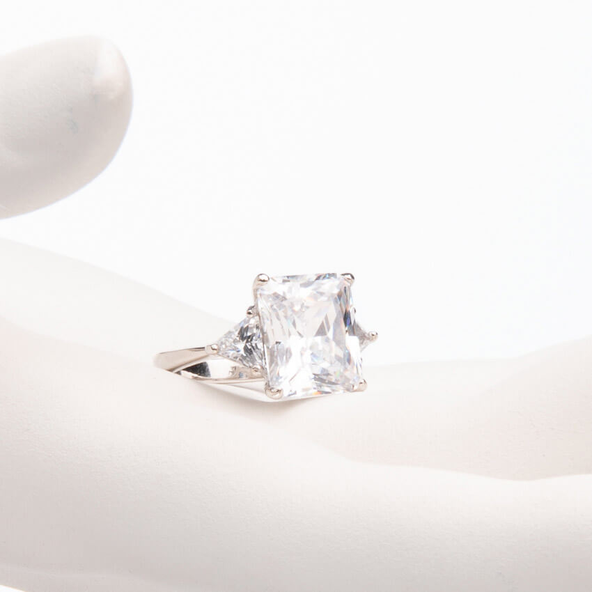 Chic Ad Hoc Anello Argento Solitario Taglio Smeraldo