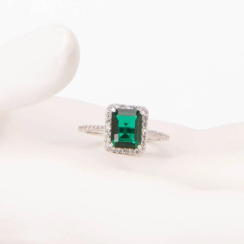 Chic Ad Hoc Anello solitario verde smeraldo pietra centrale