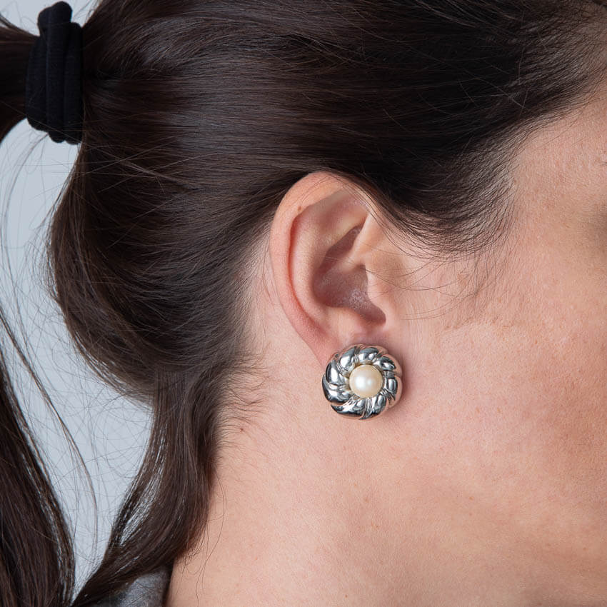 Chic Ad Hoc Orecchini clip perla petali argento