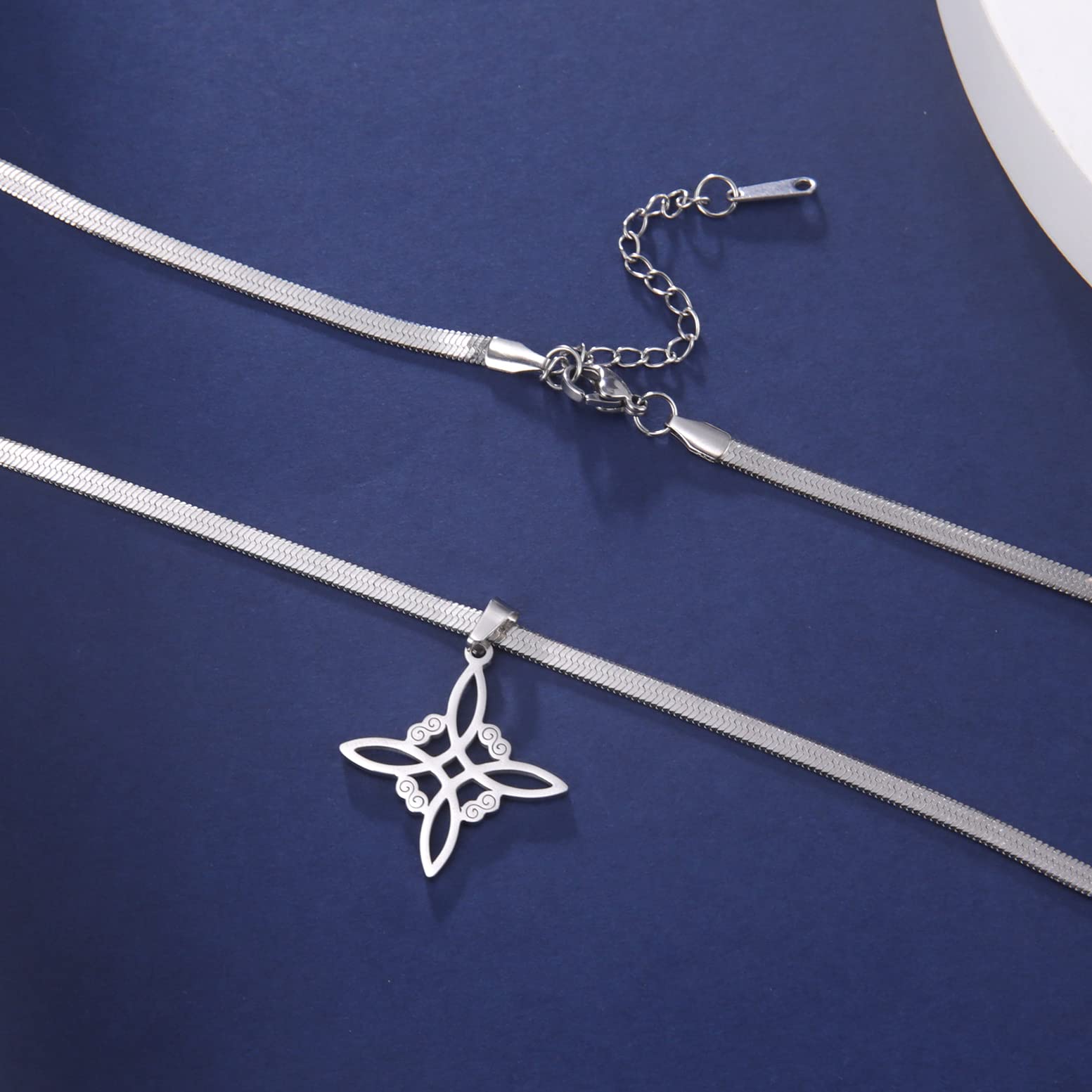 Eueavan Necklaces collana Triquetra nodo argento