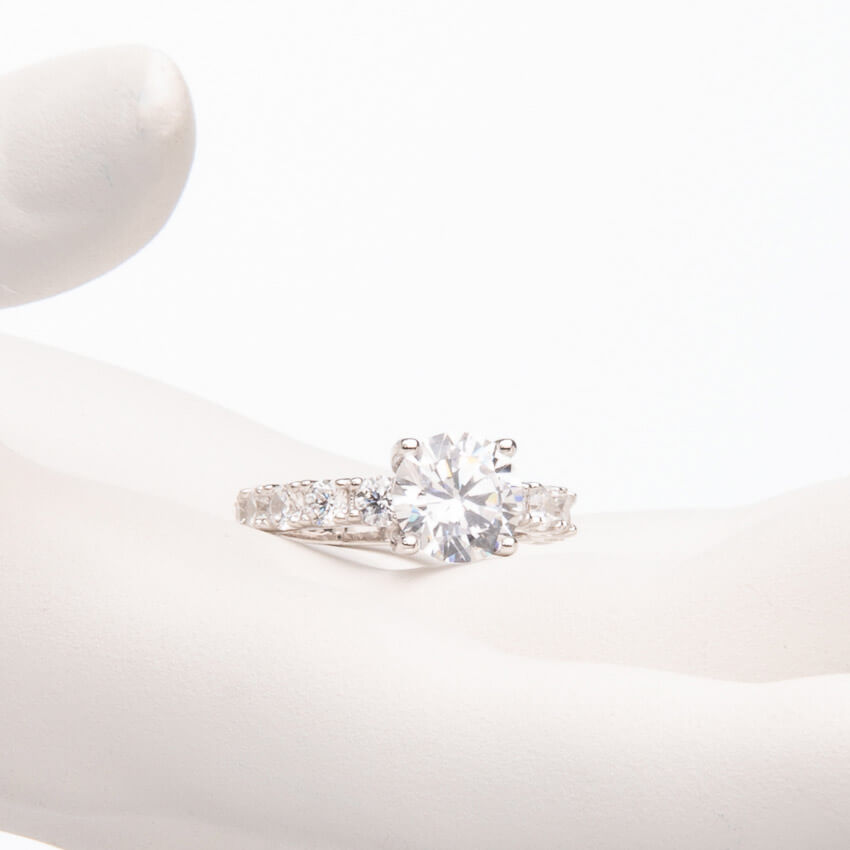 Chic Ad Hoc Anello Solitario Argento Zirconi