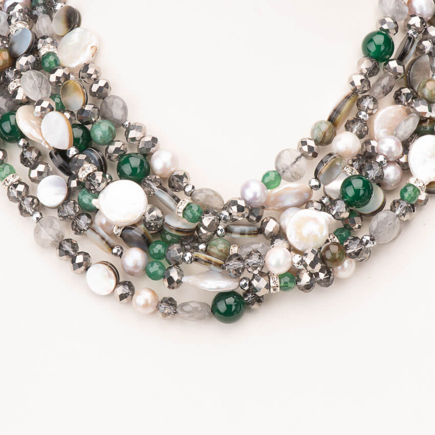 Chic Ad Hoc Collana multifili perle pietre verde grigio