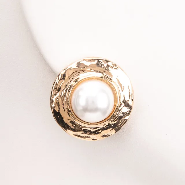 Chic Ad Hoc Orecchini clip perla cornice oro martellata