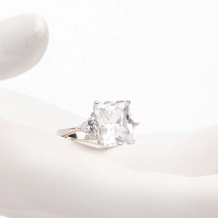 Chic Ad Hoc Anello Argento Solitario Taglio Smeraldo