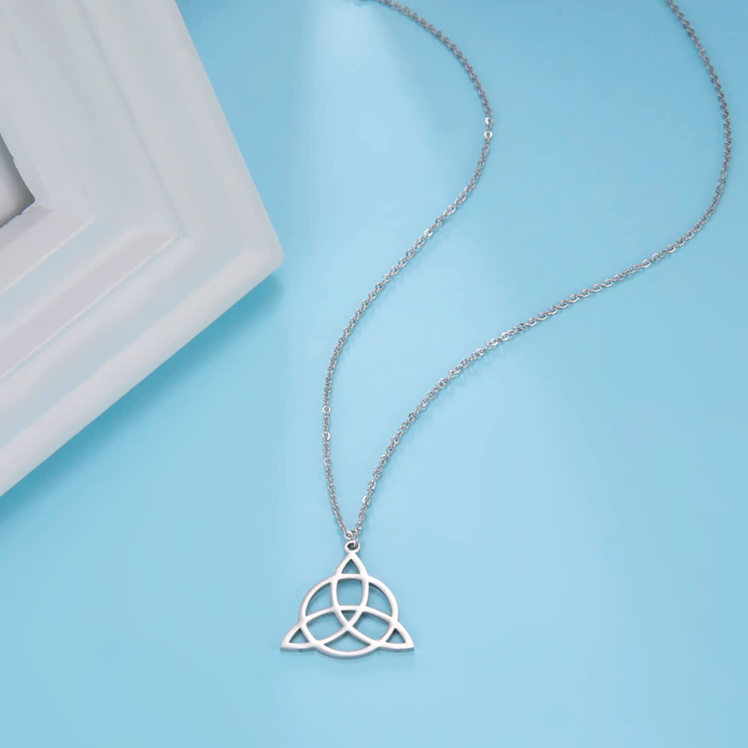 Eueavan Necklaces Collana Vichinga Runa Acciaio Triangolo