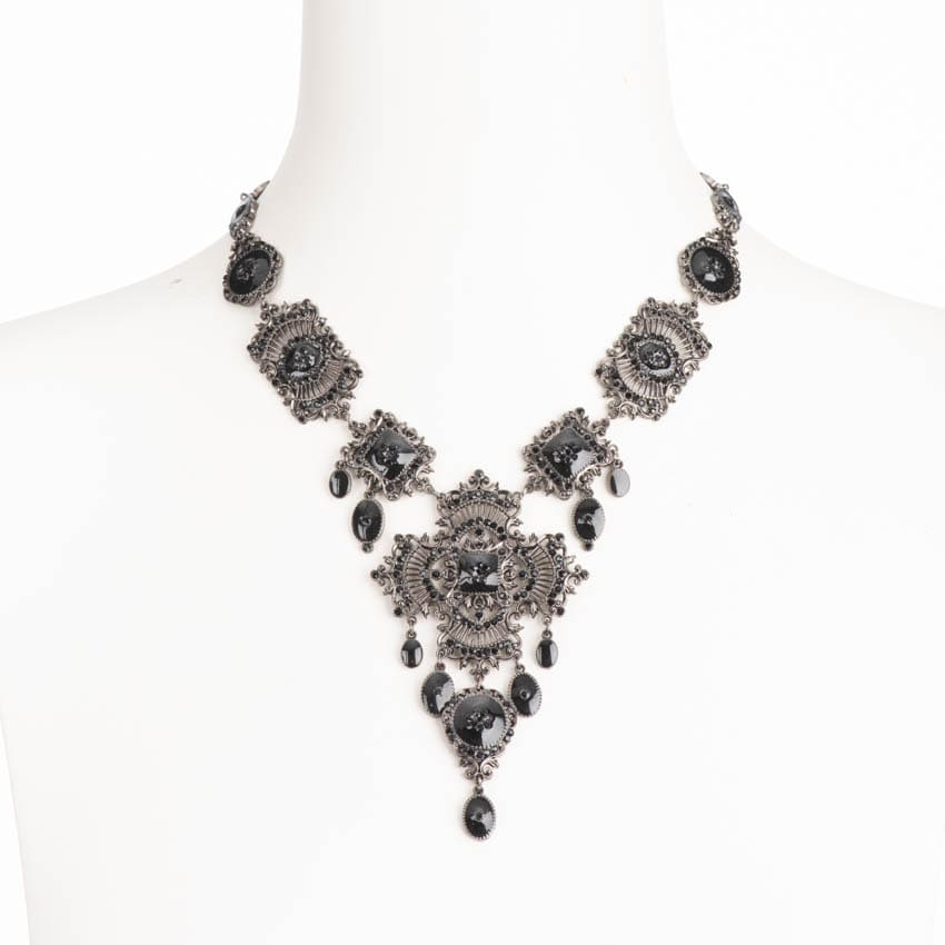 Chic Ad Hoc Collane Collana girocollo con pendente croce nera