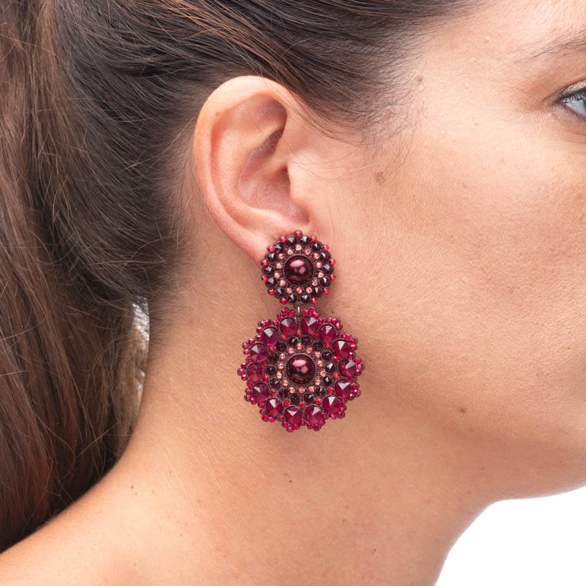 Chic Ad Hoc Orecchini perno fiore cristalli rosso