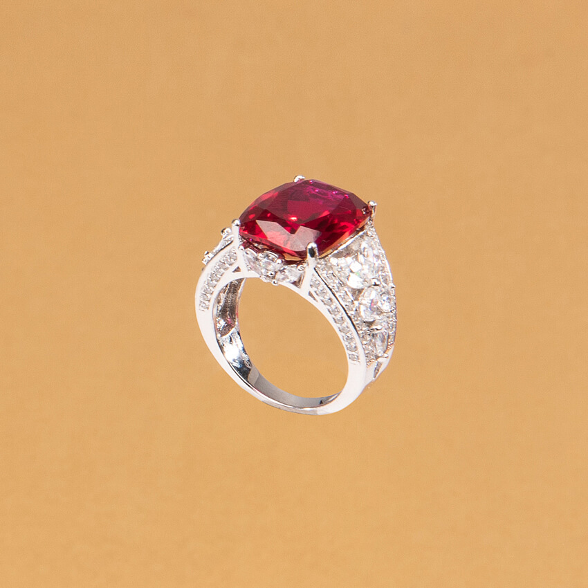 Chic Ad Hoc Anello pietra rubino e zirconi marquise