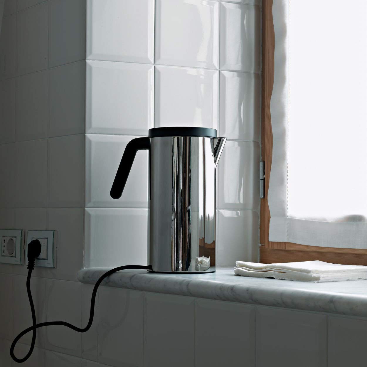 Alessi Hot.it WA09/UK bollitore elettrico acciaio nero UK