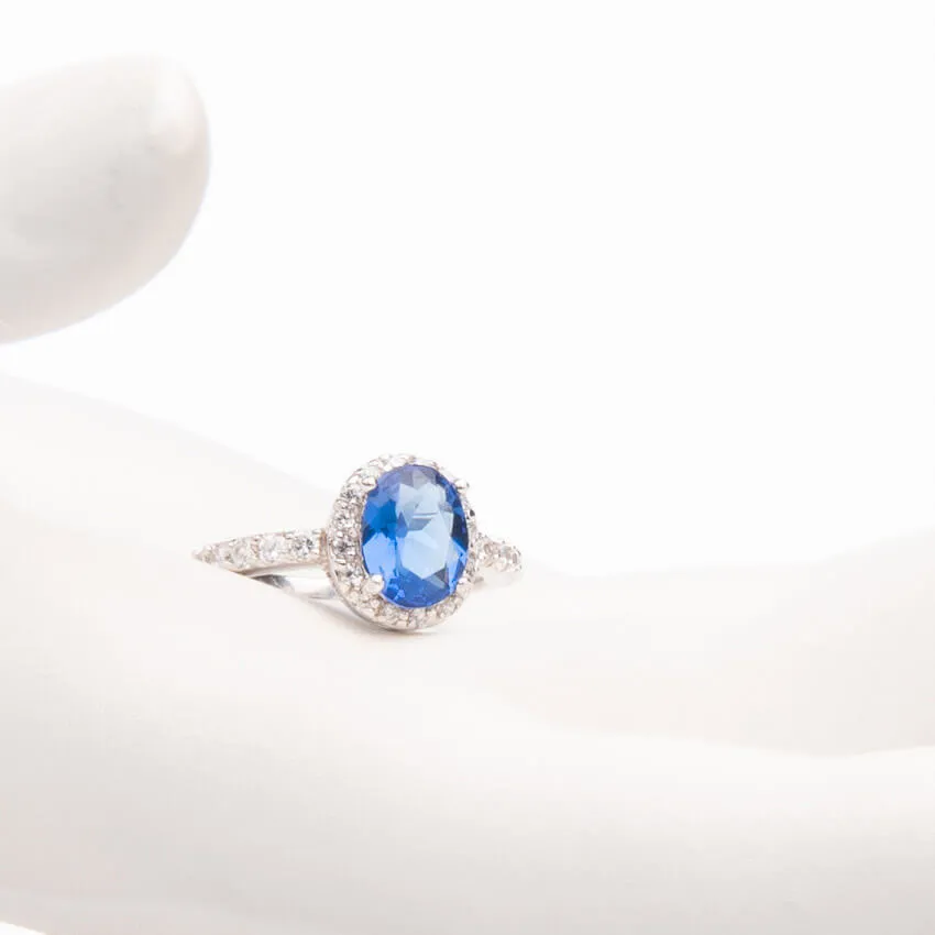 Chic Ad Hoc Anello ovale blu zaffiro centrale