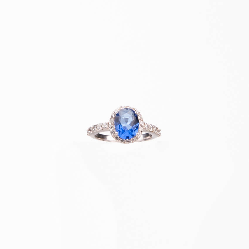 Chic Ad Hoc Anello ovale blu zaffiro centrale