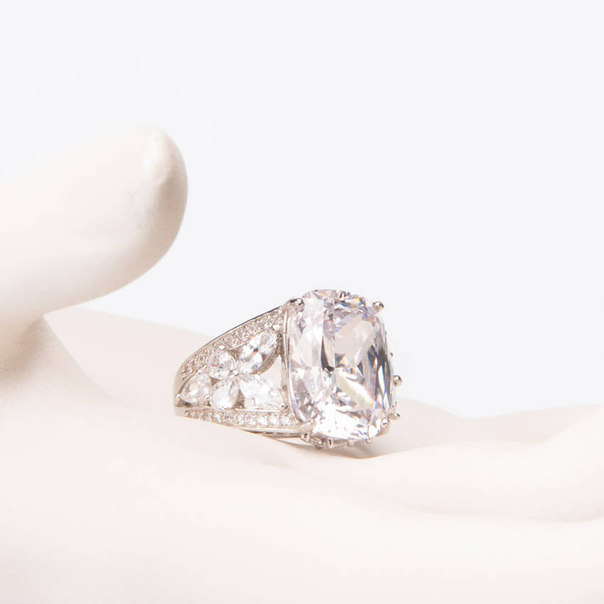 Chic Ad Hoc Anello Cocktail Smeraldo Marquise