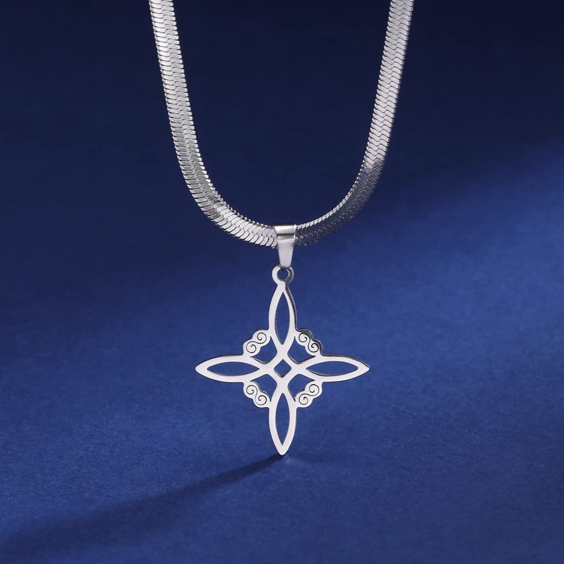 Eueavan Necklaces collana Triquetra nodo argento