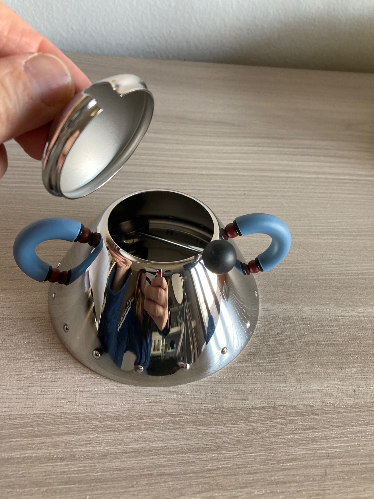 Alessi 9097 zuccheriera azzurra acciaio con cucchiaino