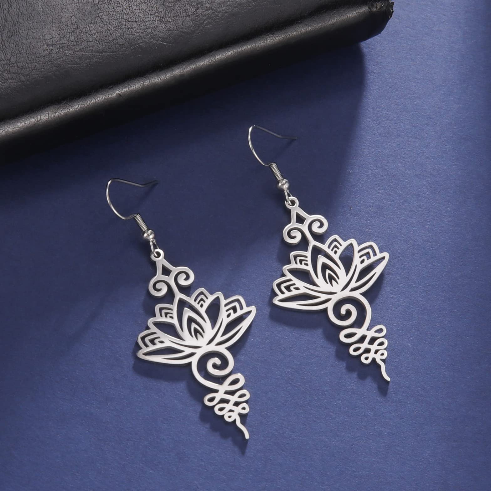 EUEAVAN Earrings orecchini pendenti loto yoga argento