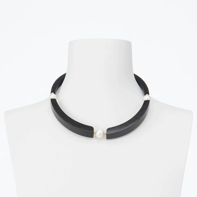 Chic Ad Hoc Collane Girocollo legno ebano e perle