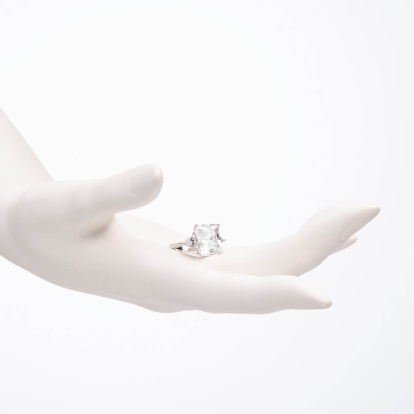 Chic Ad Hoc Anello Argento Solitario Taglio Smeraldo