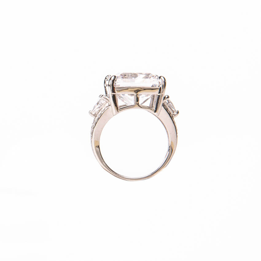 Chic Ad Hoc Anello cocktail pietra princess