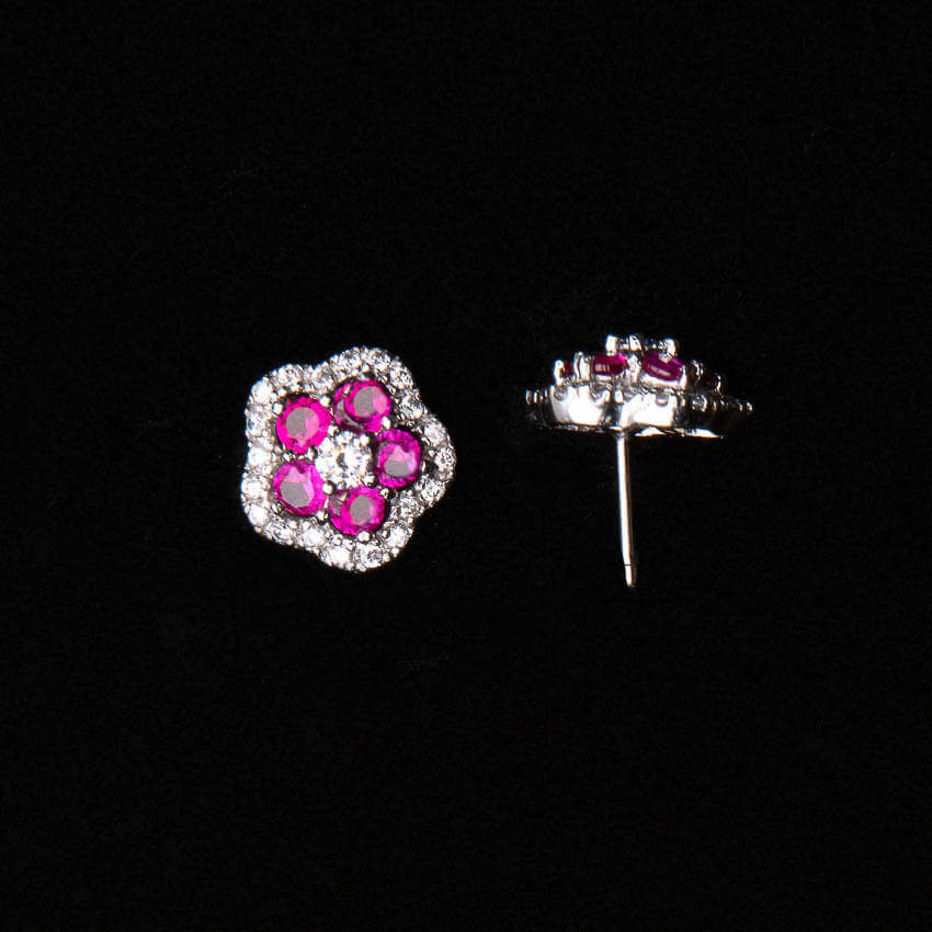 Chic Ad Hoc Orecchini punto luce fiore zirconi rubino