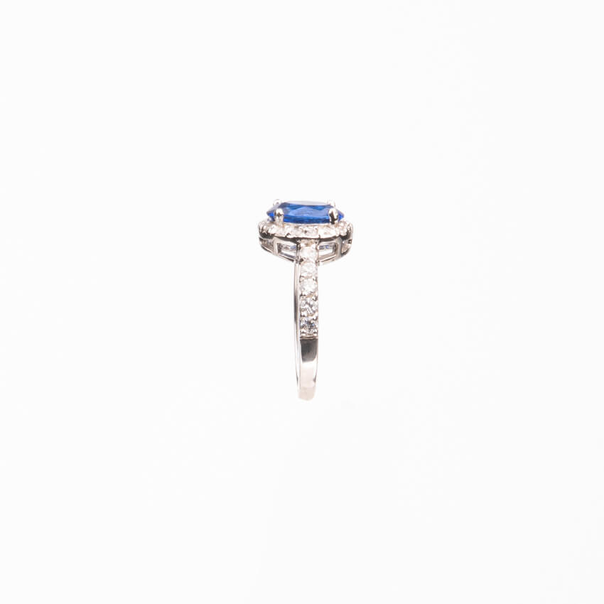 Chic Ad Hoc Anello ovale blu zaffiro centrale