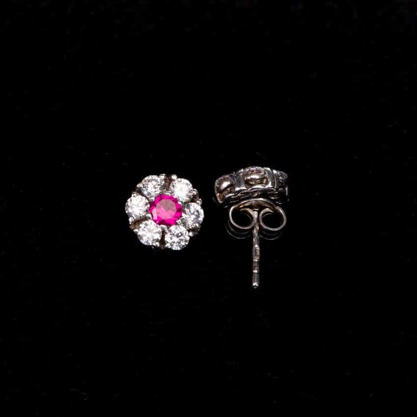 Chic Ad Hoc Orecchini punto luce fiore zirconia rossa