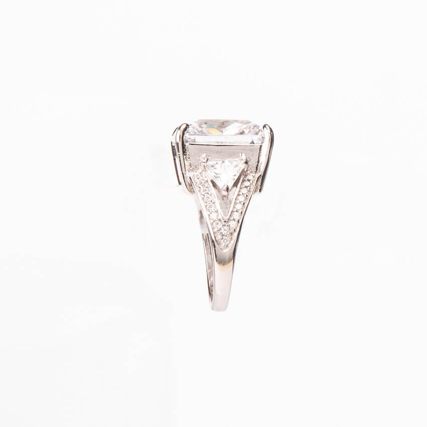 Chic Ad Hoc Anello cocktail pietra princess