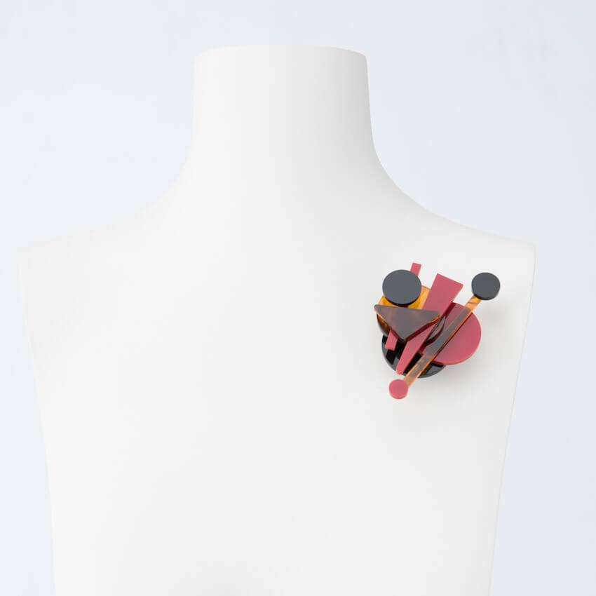 Chic Ad Hoc Spille spilla design rosso nero ambra