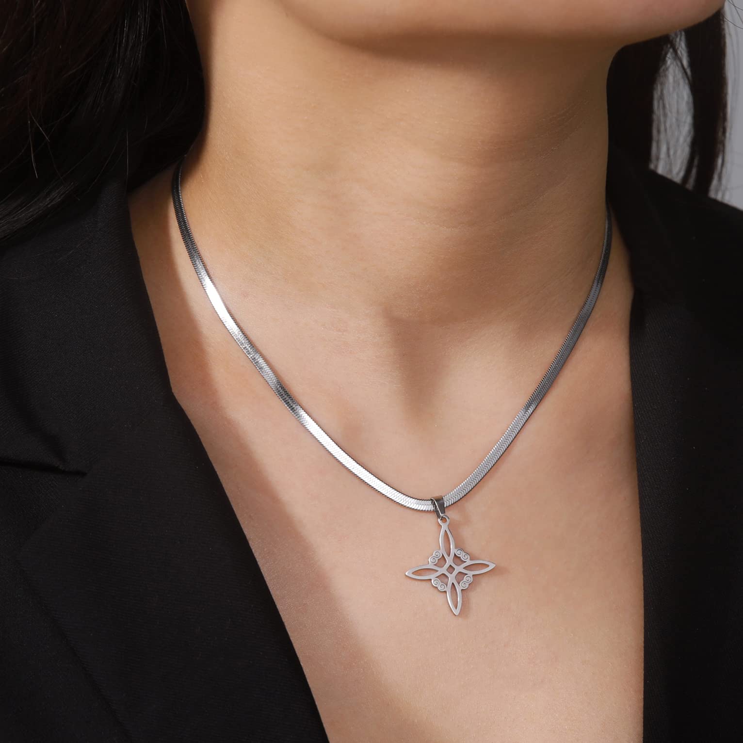 Eueavan Necklaces collana Triquetra nodo argento