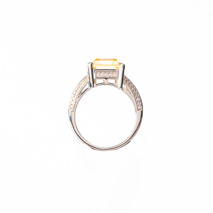 Chic Ad Hoc Anello cocktail giallo canary taglio smeraldo