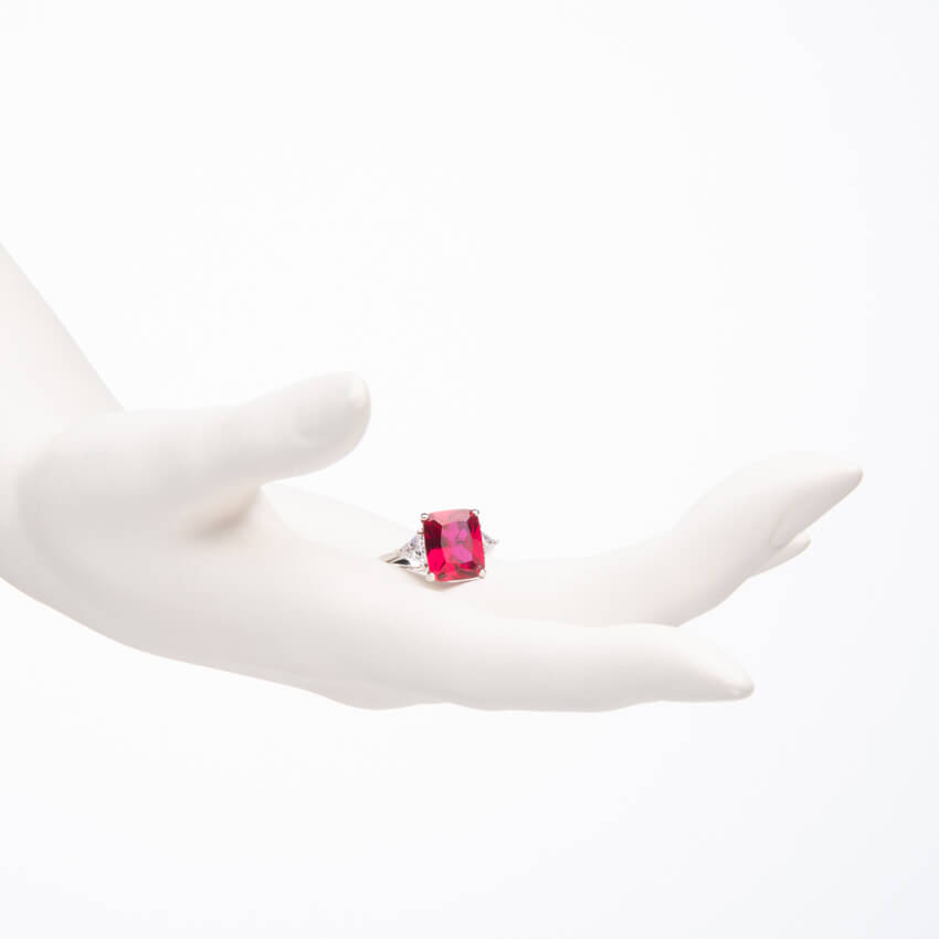 Chic Ad Hoc Anello argento pietra rettangolare rosso rubino