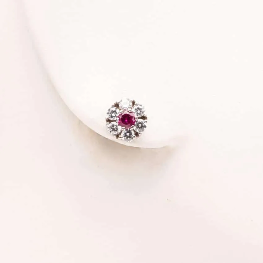 Chic Ad Hoc Orecchini punto luce fiore zirconia rossa