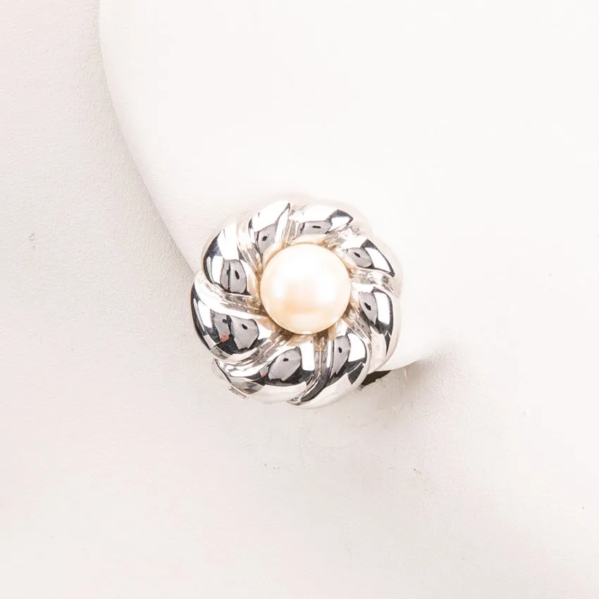 Chic Ad Hoc Orecchini clip perla petali argento