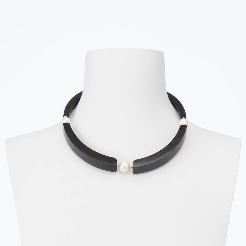 Chic Ad Hoc Collane Girocollo legno ebano e perle