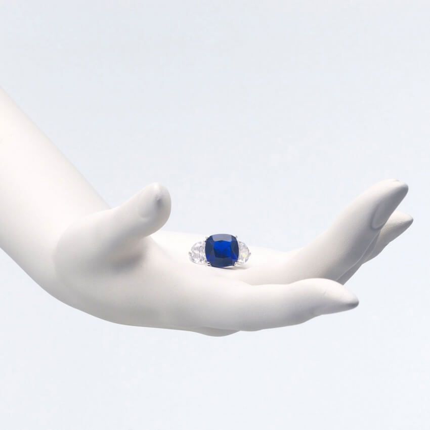 Chic Ad Hoc Anello solitario blu zaffiro taglio cuscino
