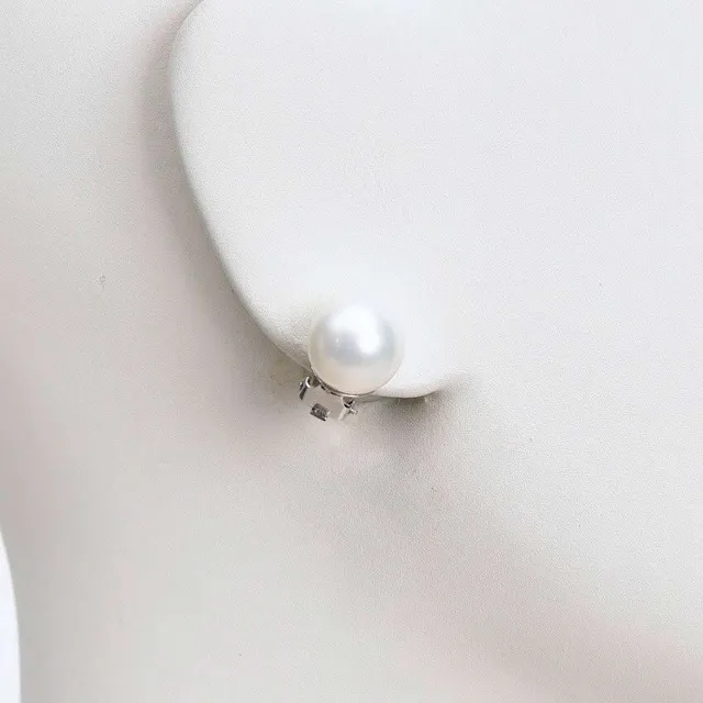 Chic Ad Hoc Orecchino a clip con perla bianca