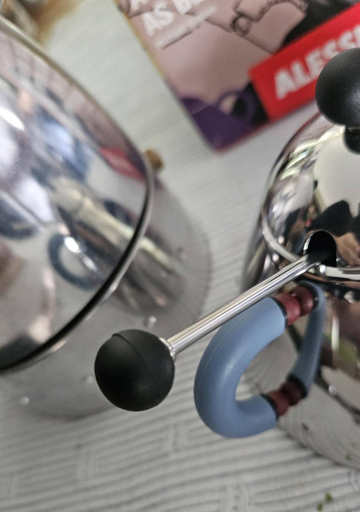 Alessi 9097 zuccheriera azzurra acciaio con cucchiaino