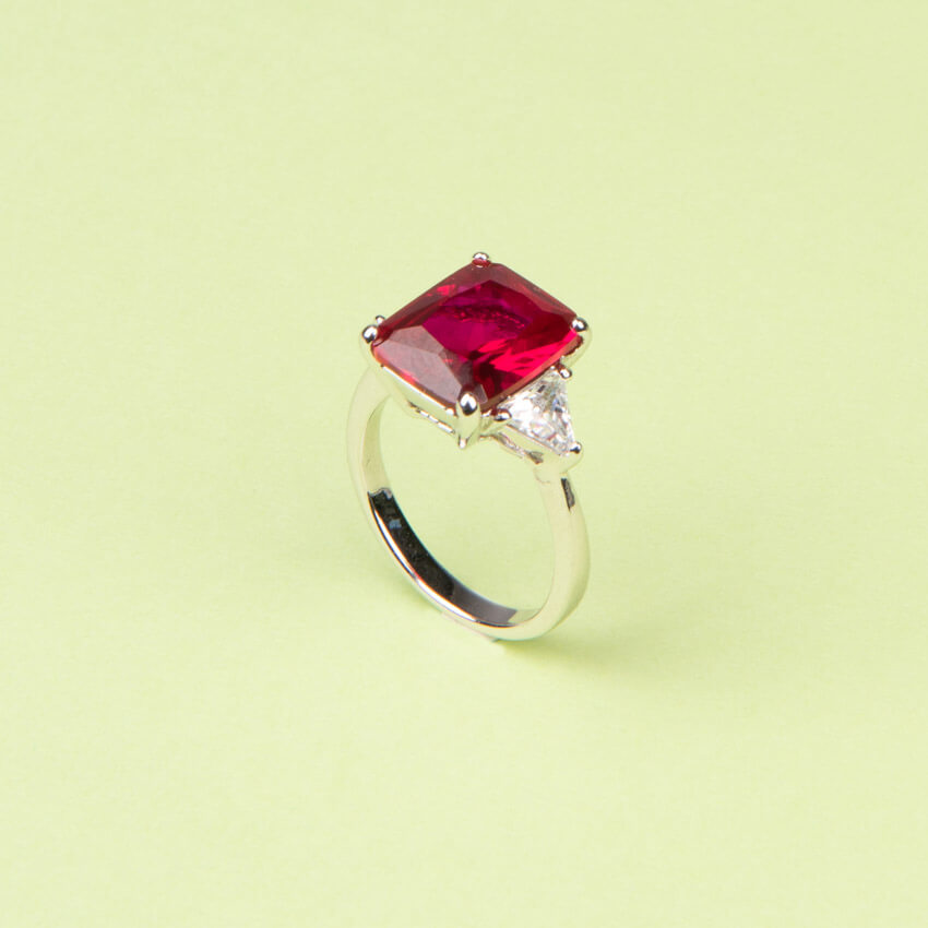 Chic Ad Hoc Anello argento pietra rettangolare rosso rubino